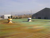 【ビフォー】 施工前の鉄板屋根の写真