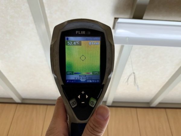 施工前の屋根裏面温度は52.4℃でした