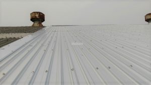 施工後ガルバリウム鋼板の屋根です